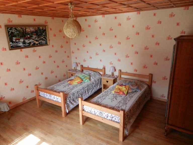 1er chambre : 2 lits 90