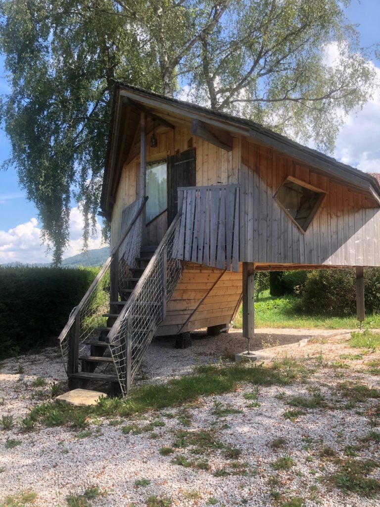 cabane du haut-doubs-les-gras-cabane-vue-exterieure