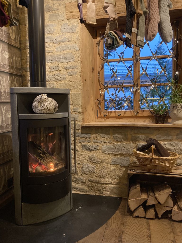 MAISON D'HÔTES - L'ARBRE A CHAPEAUX-Au chaud près du poêle