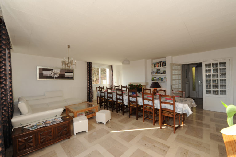 Gite-balcons-du-chasseral-Maiche-Vaste pièce à vivre