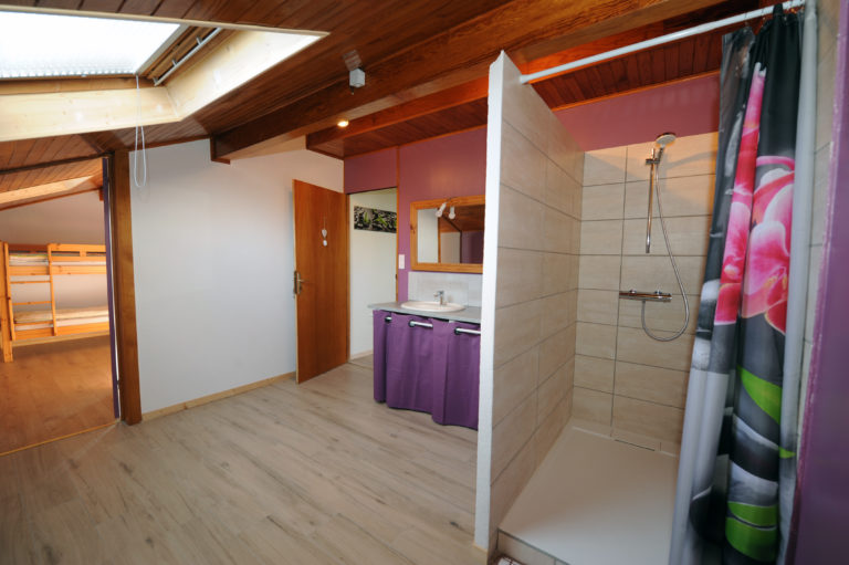 Gite-balcons-du-chasseral-Maiche-Salle d'eau